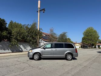 Chrysler Town & Country Minivan