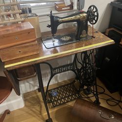 Antique Signer Treadle Sewing Machine Model 15