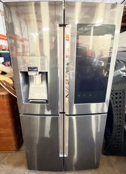 SAMSUNG 4-DOOR REFRIGERATOR + FAMILY HUB – HUGE SALE TOMORROW!