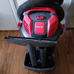 Nice Shop Vac With Accessories!