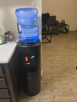 VERY GENTLY USED CRYSTAL MOUNTAINS ASPEN HOT/COLD WATER COOLER