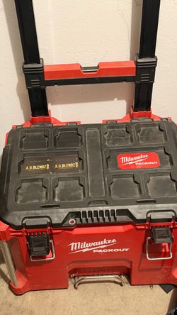 Milwaukee PACKOUT Rolling Tool Box,