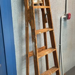Wooden Ladder needs shelf