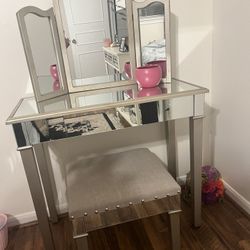 Silver Antique Mirrored Vanity Set 