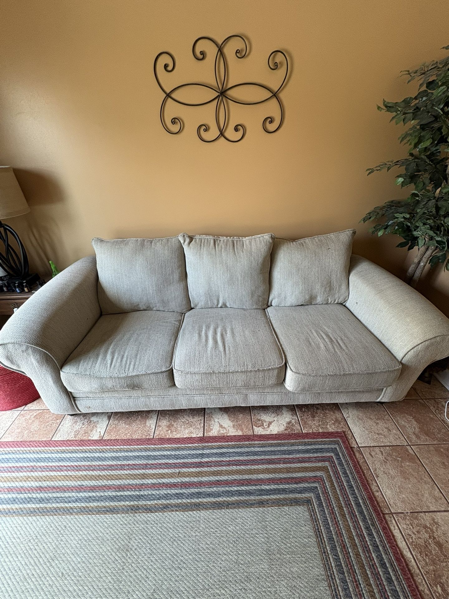 Couch / Pull Out Bed
