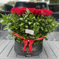 125 Roses Flower Arrangement 