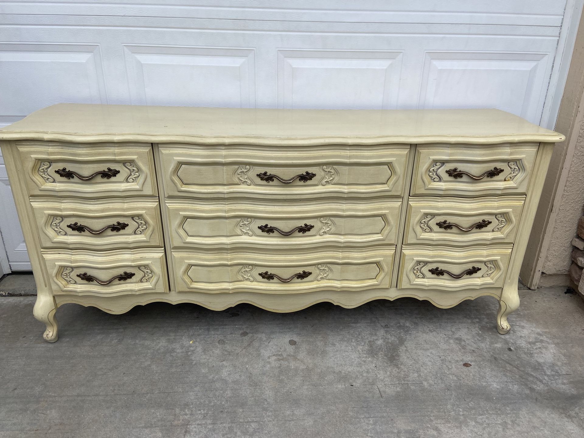 ANTIQUE DRESSER