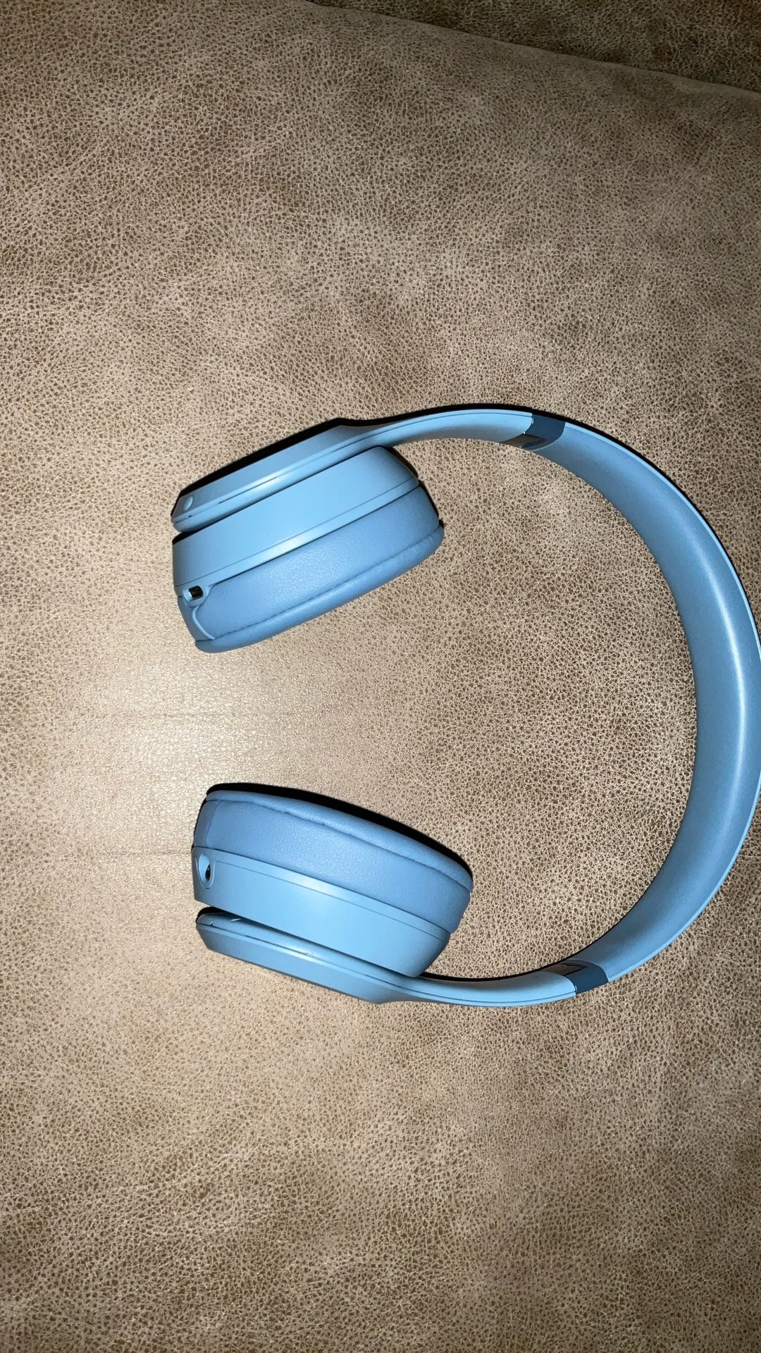 Beats Solo 4. Excellent Like New Condition W/box