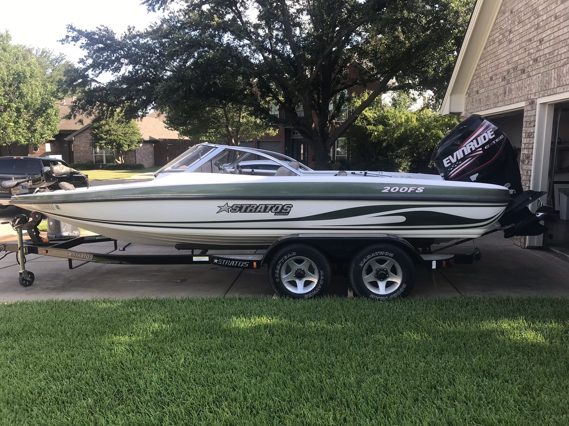 2005 Stratos 200 FS fish & ski boat