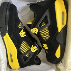 Jordan 4 Thunder