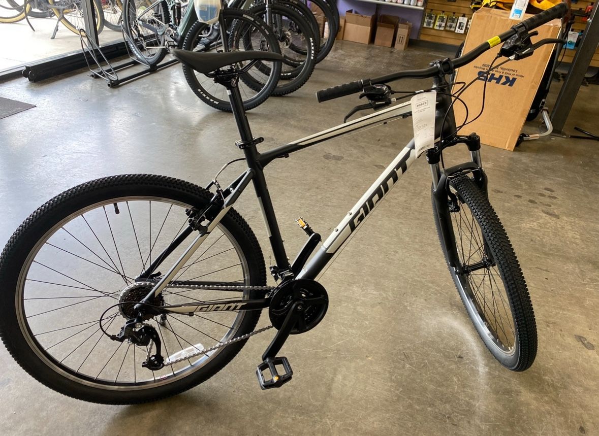 π΄ Giant ATX 29β Mountain Bike β Great Condition