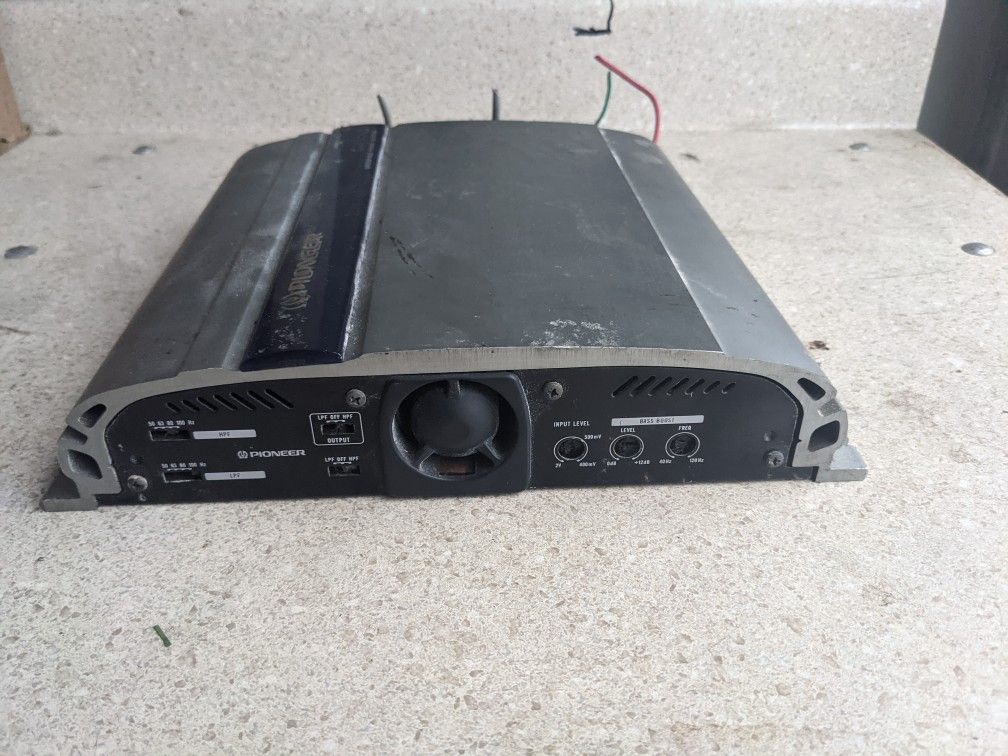 Three CD Player Head Units With Amplifier