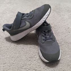 Nike Revolution Shoes Gray Boys 13