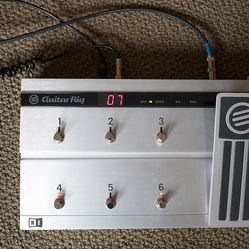 Native Instruments Rig Kontrol 2 Guitar Pedal Board
