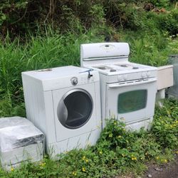 Free Printer, Dryer, Gas Oven, Electric Stove, 2 Toilets And 5 Chairs 