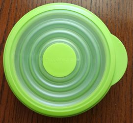Tupperware Green Stuffables Round Container and Lid
