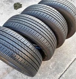 225/55-19 Toyo Tires con 80% de vida las 4
