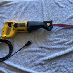 DEWALT DW305 p Reciprocating Saw