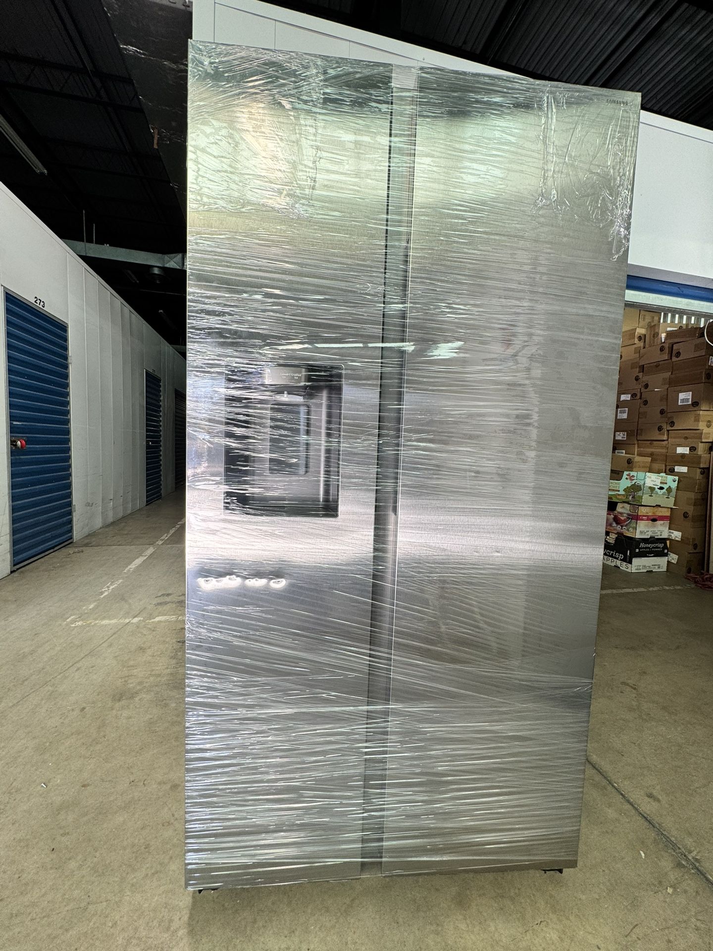 🔥 Samsung Stainless Steel Side-by-Side Refrigerator – Discounted🔥 Brand New – Still Wrapped – Minor Dent on Fro