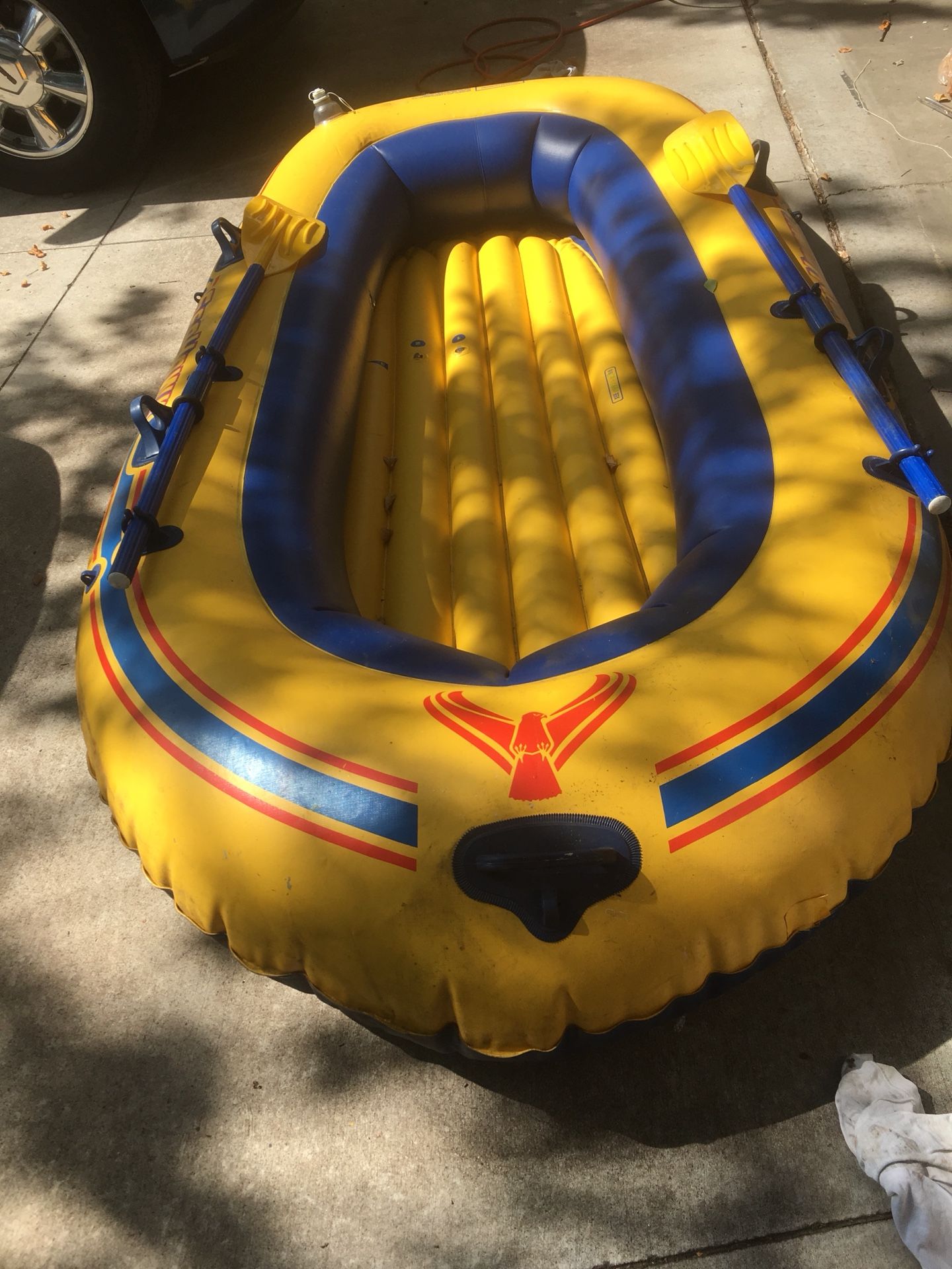 Seahawk 5 persons 500 inflatable boat raft great condition for Sale in  Everett, WA - OfferUp