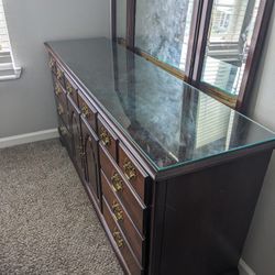 Dresser With Mirror 