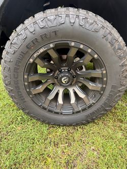 20 inch wheels 35 inch tires 6x5.5 lug like new