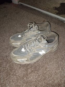 New Balance Sneakers Gray Suede Mesh
