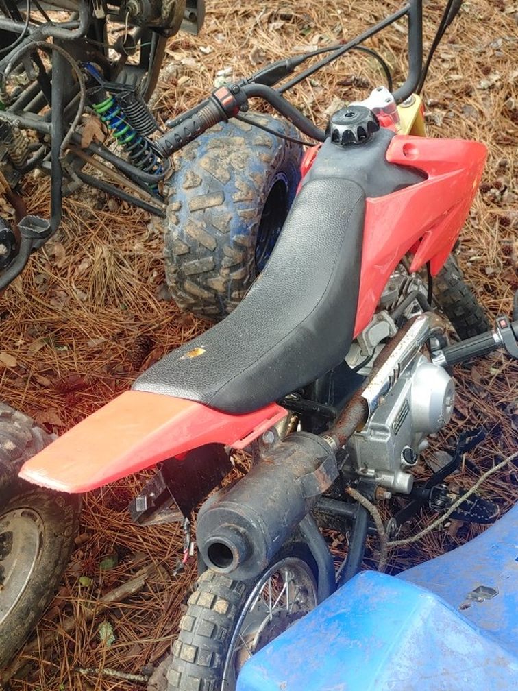 125 Cc Mini Dirt Bikes Automatic It Is Button Start And It Needs A Starter Bolt To Reinforce The Starter