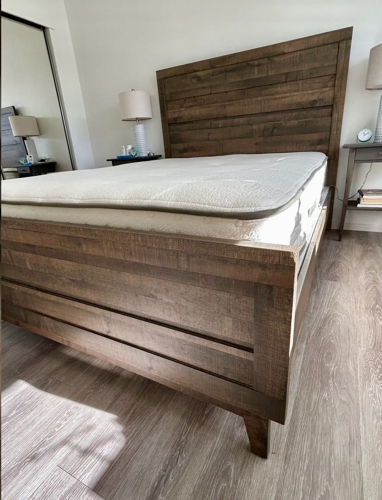 Queen Wood Bed Frame w/Box Spring