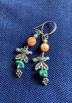 Spiny Oyster Malachite Bird Earrings In Alpaca Wire