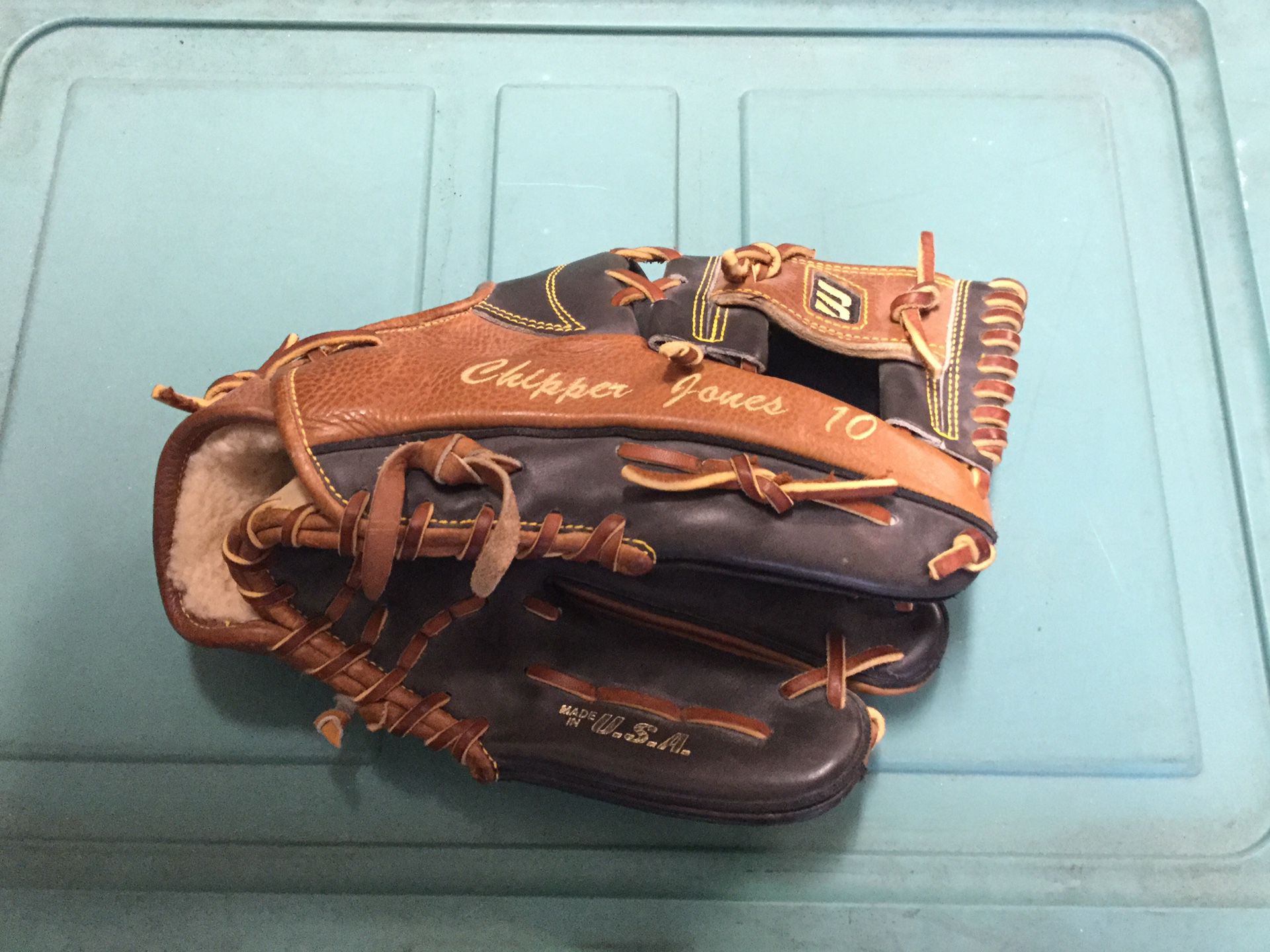 1999 Mizuno Baseball Glove. Brand New Chipper Jones Model.