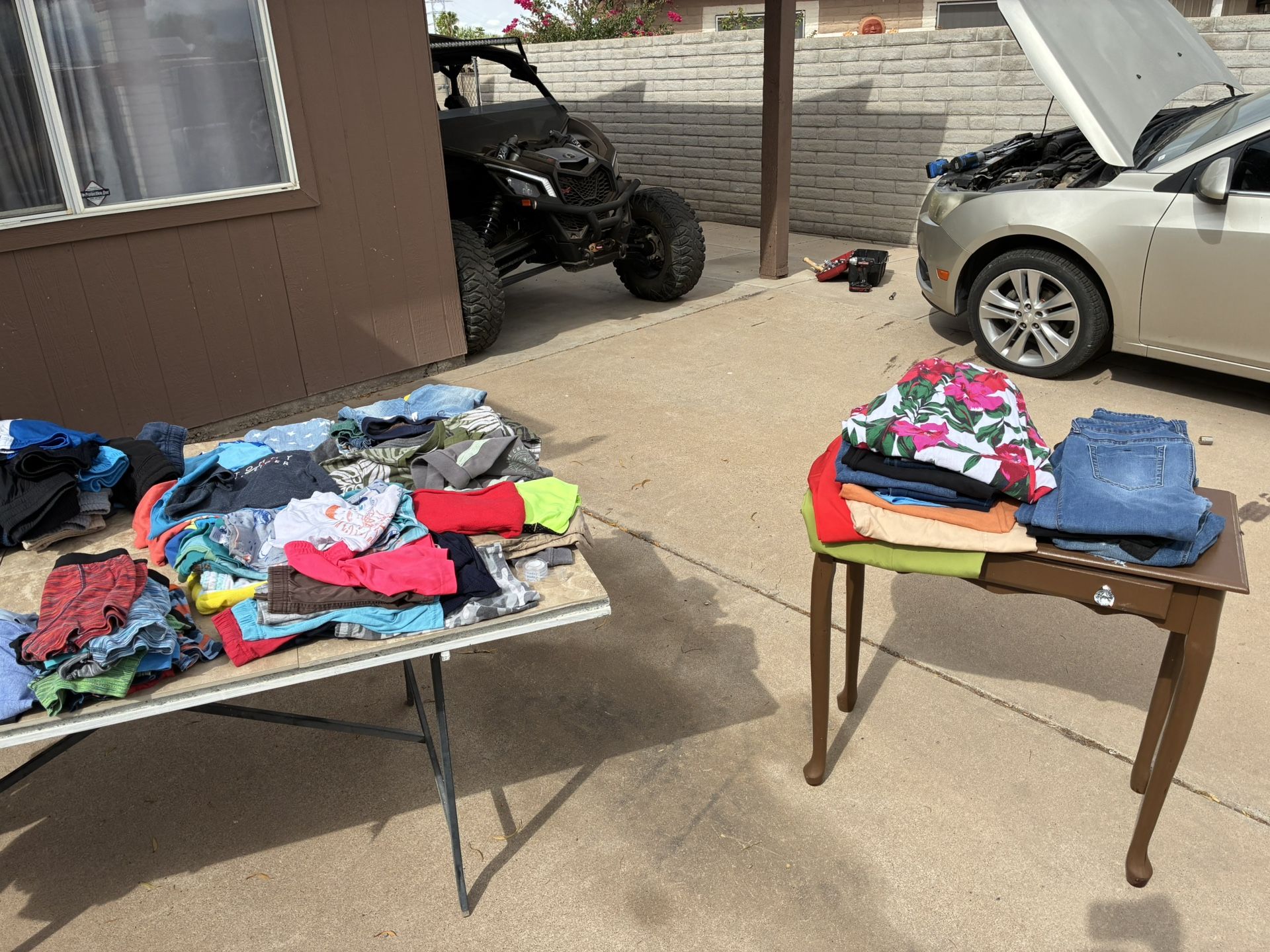 YARDSALE 2122 E Holladay st