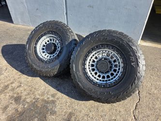 17" LOCK rims w/ 34" Toyo RT tires