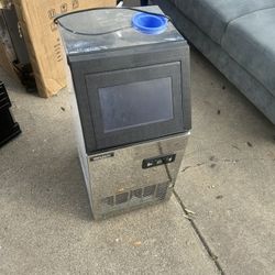 Brand New 110 Pound Commercial Icemaker Machine Retails 439
