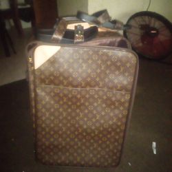 Louis Vuitton Carry On Luggage Bag With Louis Vuitton Slippers 