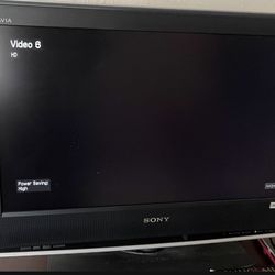 Sony BRAVIA 26" LCD HD Tv. Works Great. No Remote.