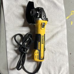 DEWALT Angle Grinder, Variable Speed, 5-Inch, 13-Amp, Corded (DWE43231VS)