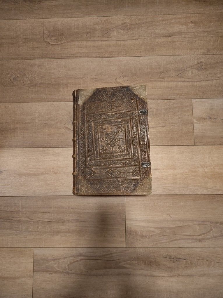 Rare Vintage Bibles.😇