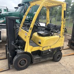 Selling  Forklifts  at berry low price   6 Hyster , 3000 capacity propane 2 stage  1 Caterpillar 3000 pound capacity propane all units runs good   