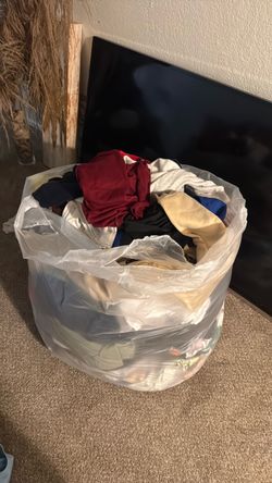 Bag of clothes woman men kids mostly 3t-6t boys