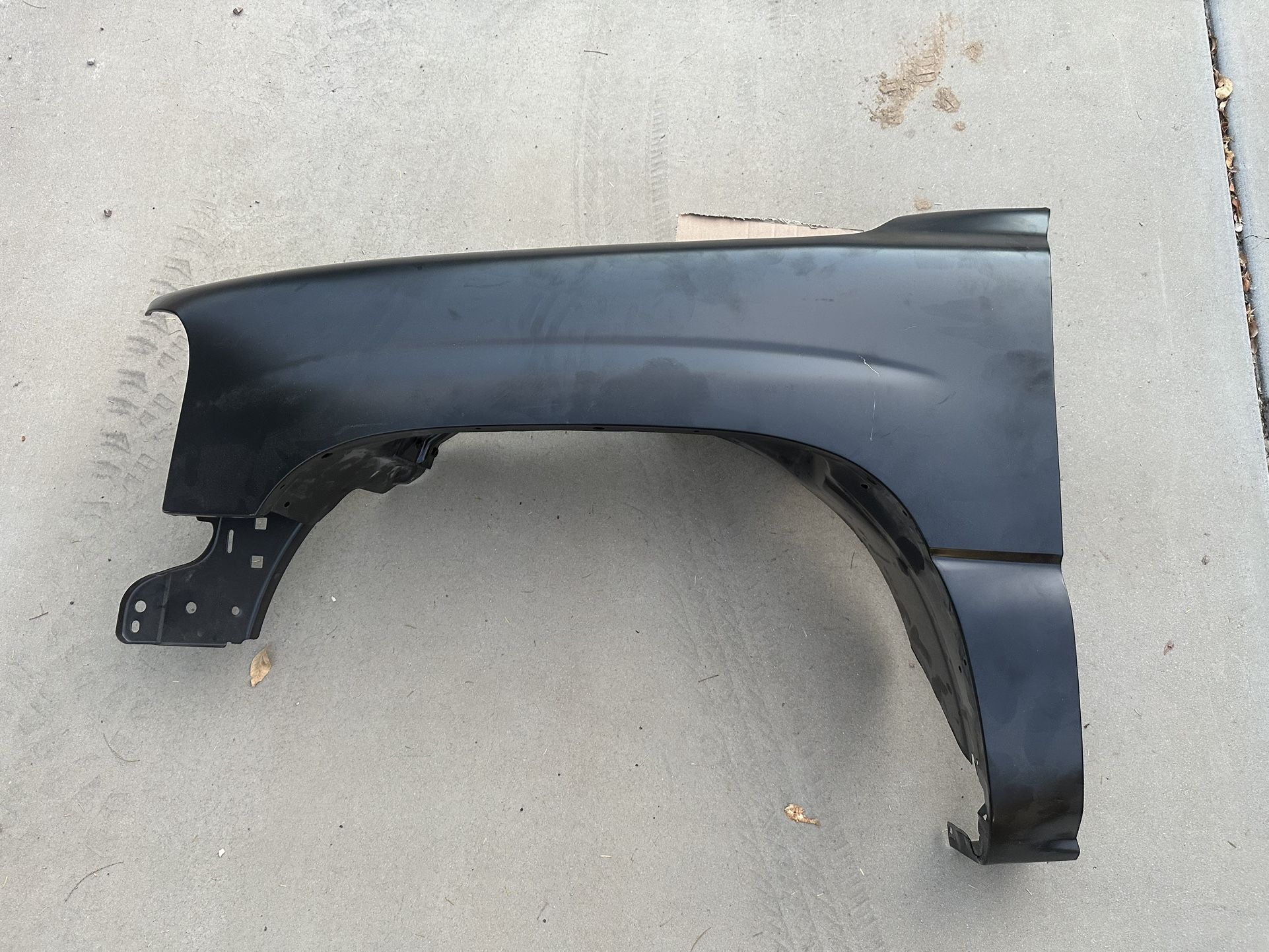 99 - 07 Chevy/GMC 1500 truck, front driver side fender
