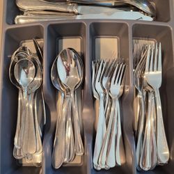 Silverware w/Organizer