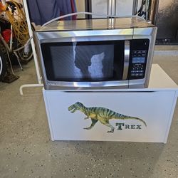 Magic CHEF , Microwere , 22"w X 12'H.for $25.in Good Working Conditions .