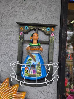 Mira tenemos a lupita en el balcon $100 el set  oferta  15% de descuento aprobecha