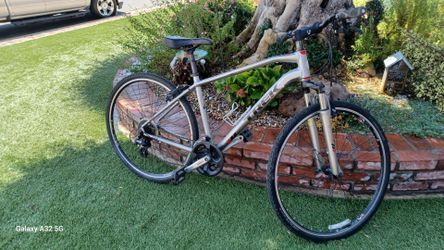 Trek dual sport  Mens Hybrid Bike All Alum W Susp Like New 700c