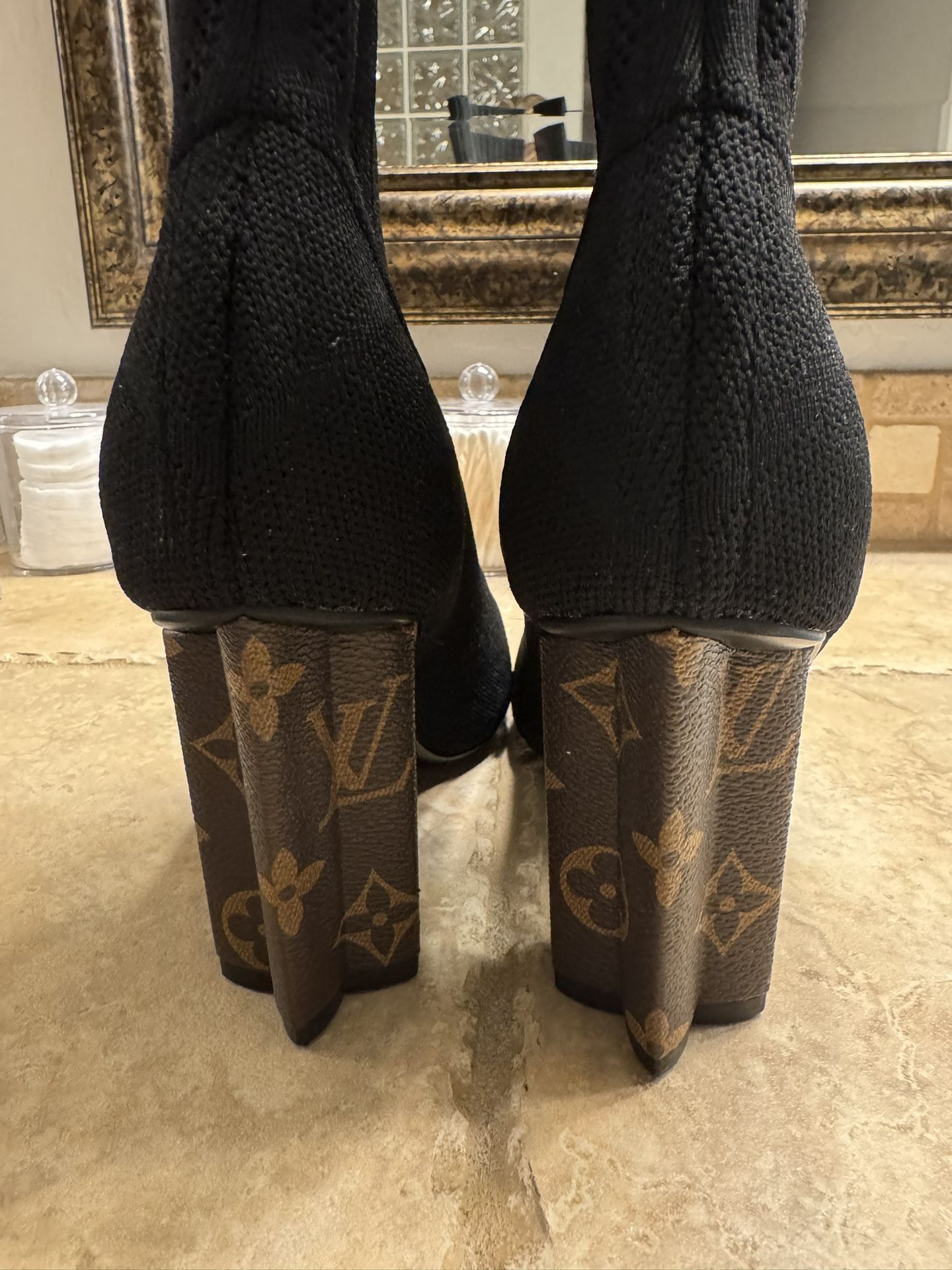 Louis Vuitton Silhouette Ankle Boots Size 38 