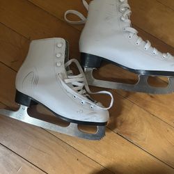 Lake Placid Size 2 Figure Skates