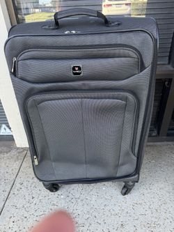 Assorted Damaged Luggage 