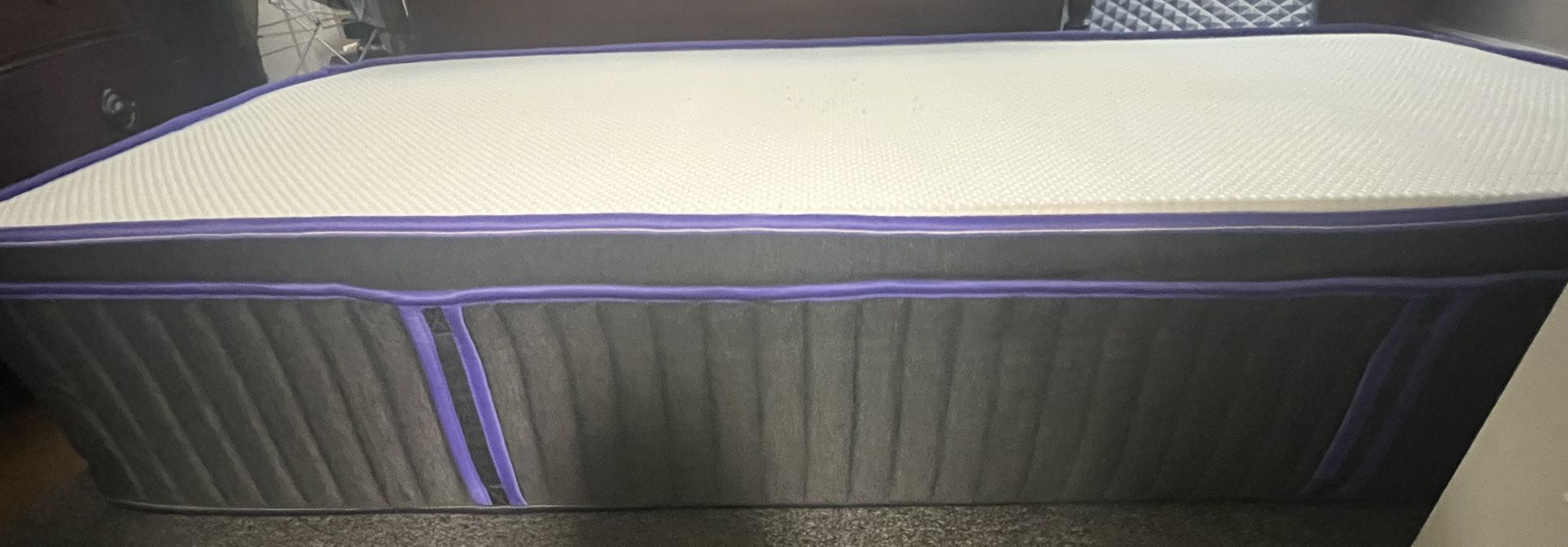 Nectar Hybrid Mattress – Twin XL – Excellent Condition!
