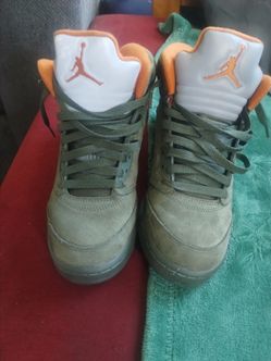 Jordans boys size 5 like new